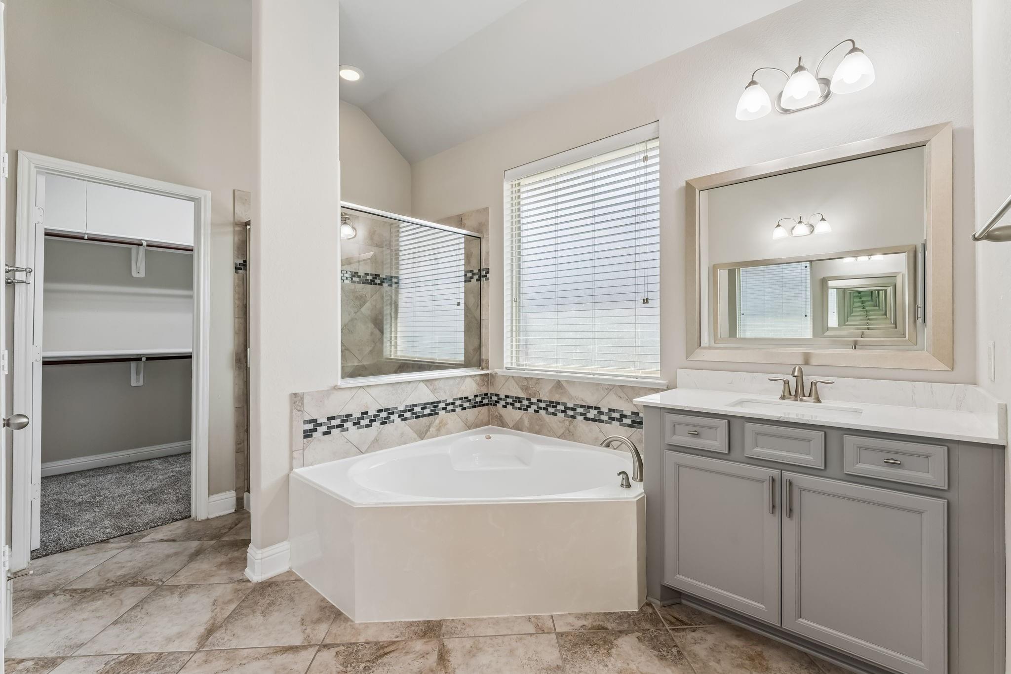 5107 Baroness Lane