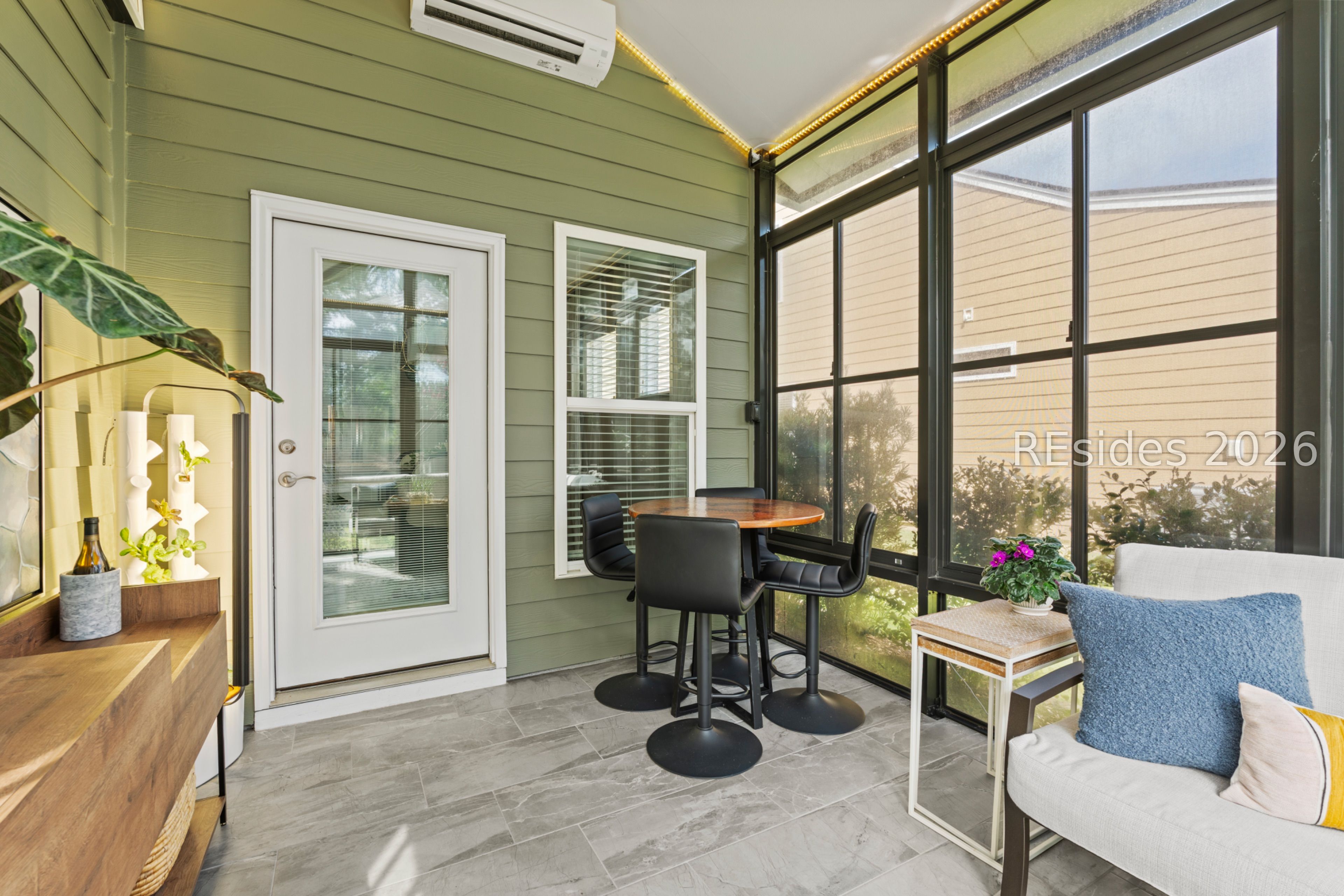 886 Promenade Lane