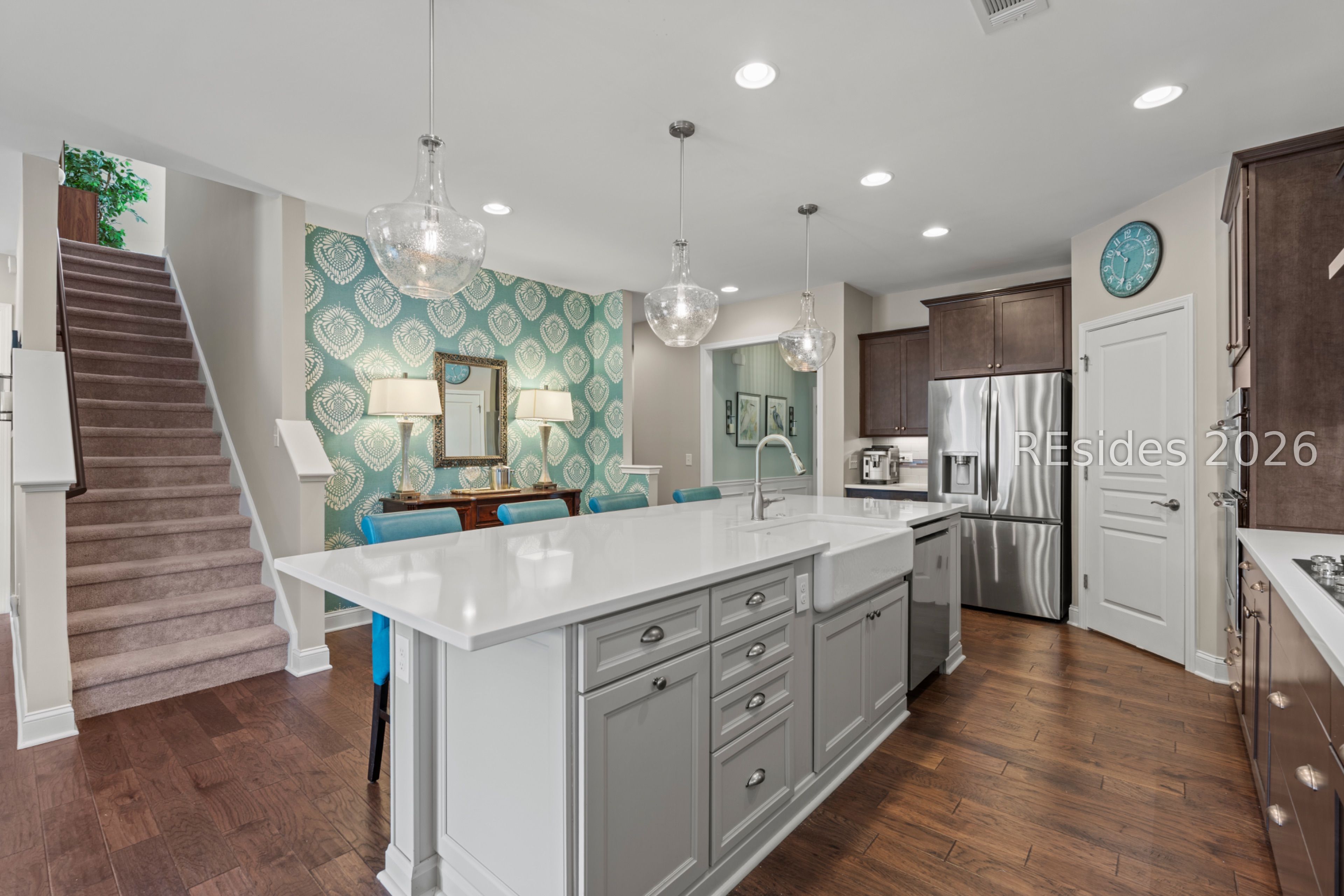 886 Promenade Lane