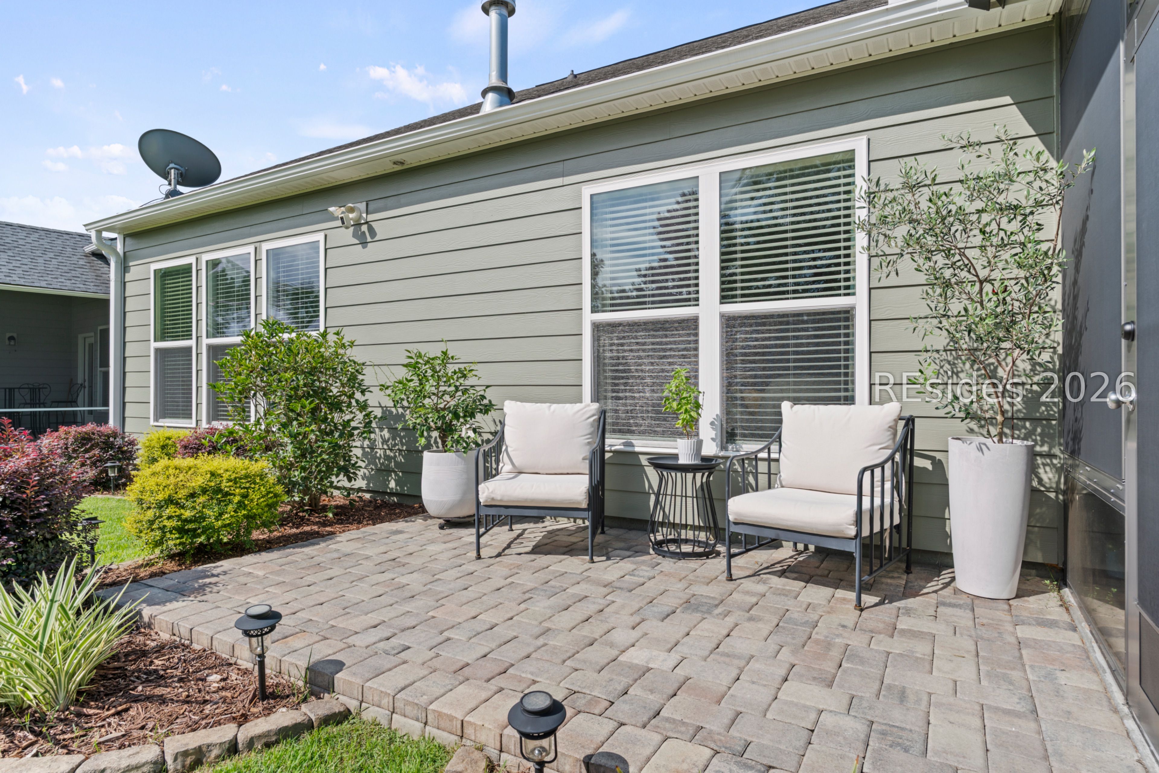 886 Promenade Lane