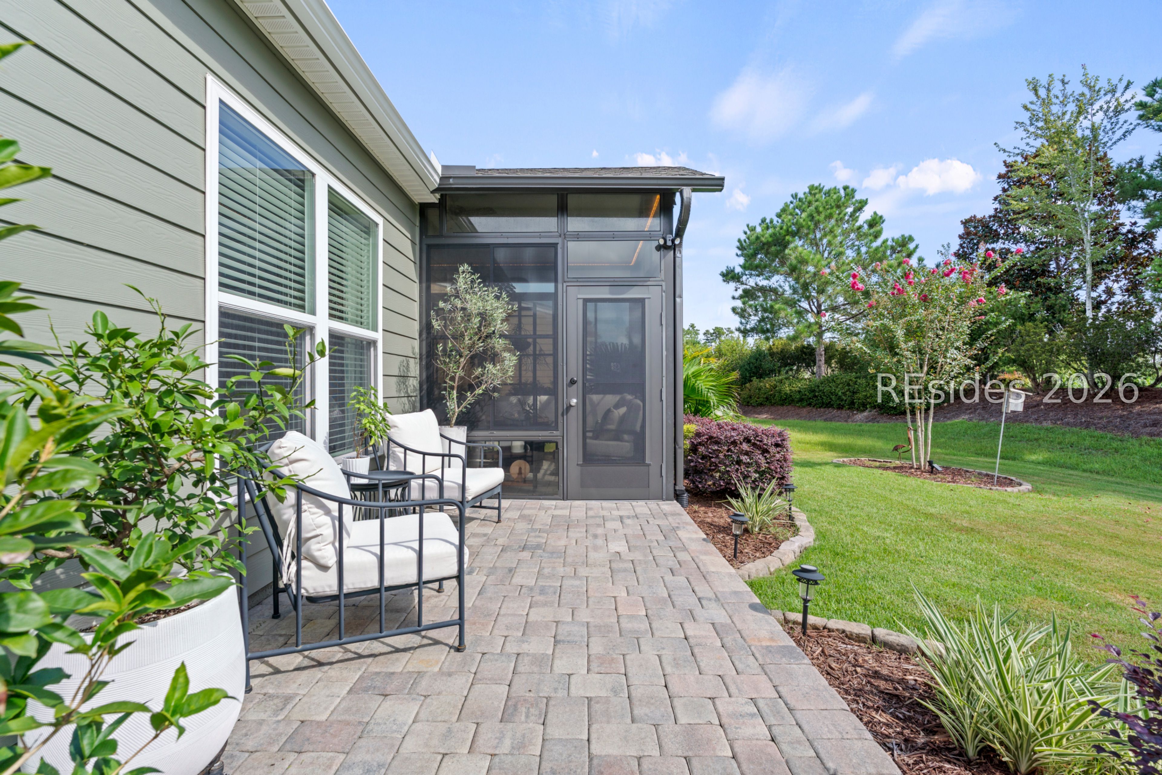 886 Promenade Lane