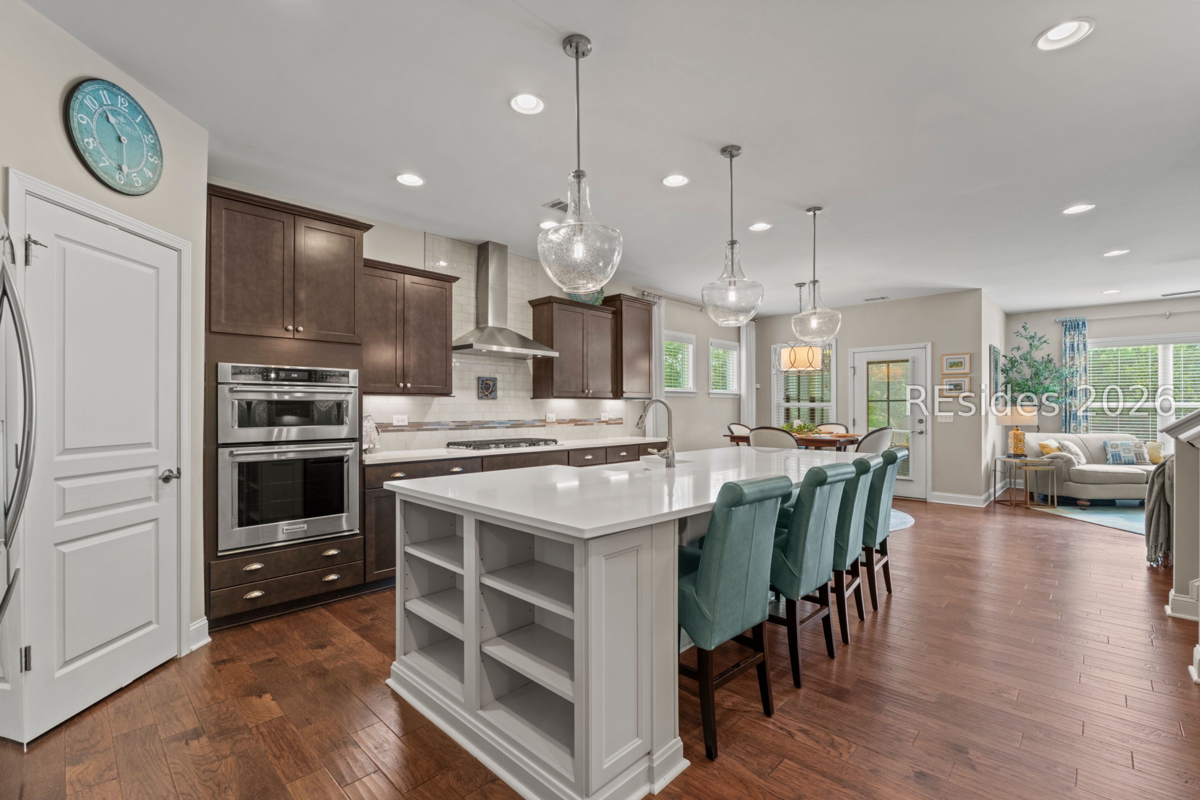 886 Promenade Lane