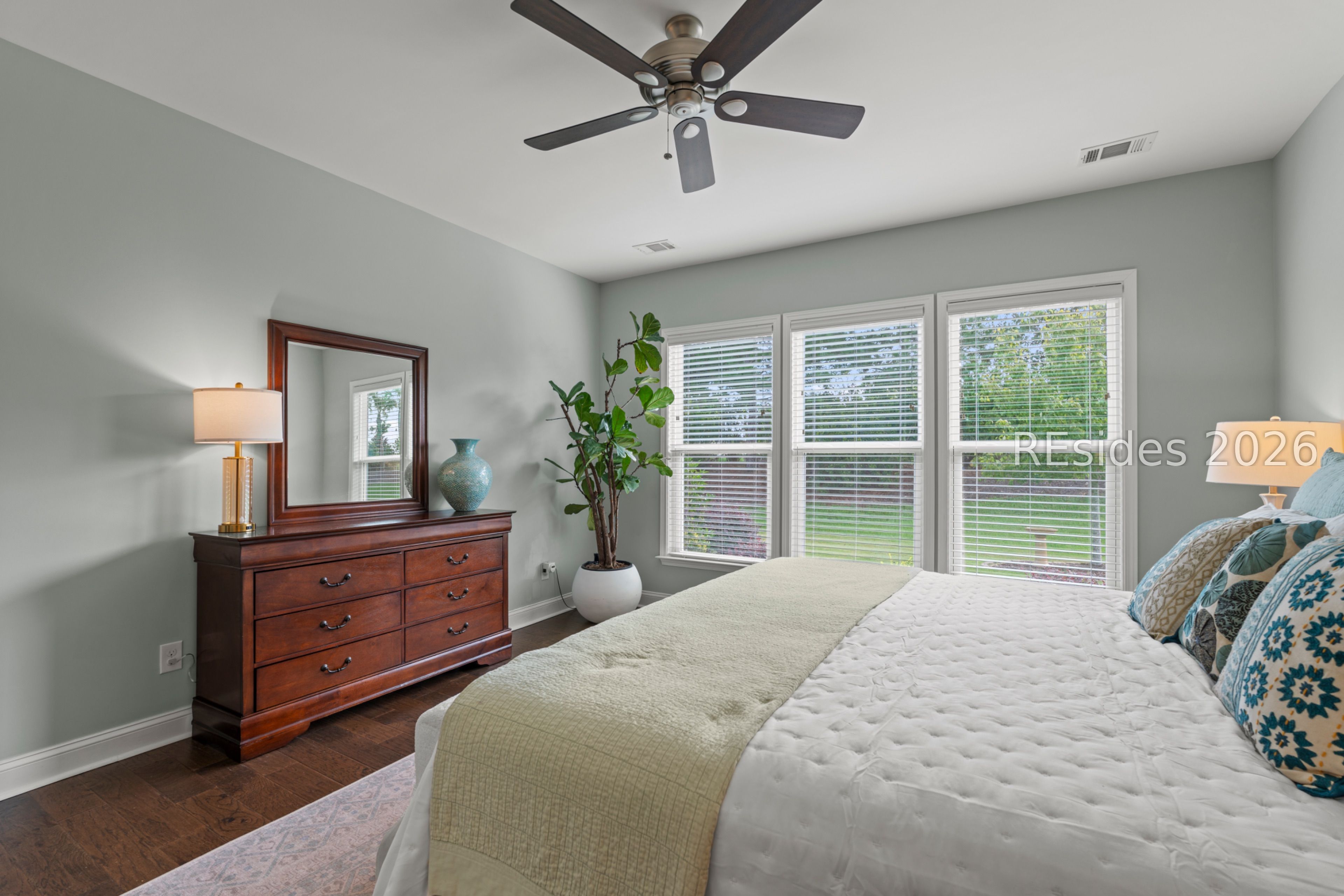 886 Promenade Lane