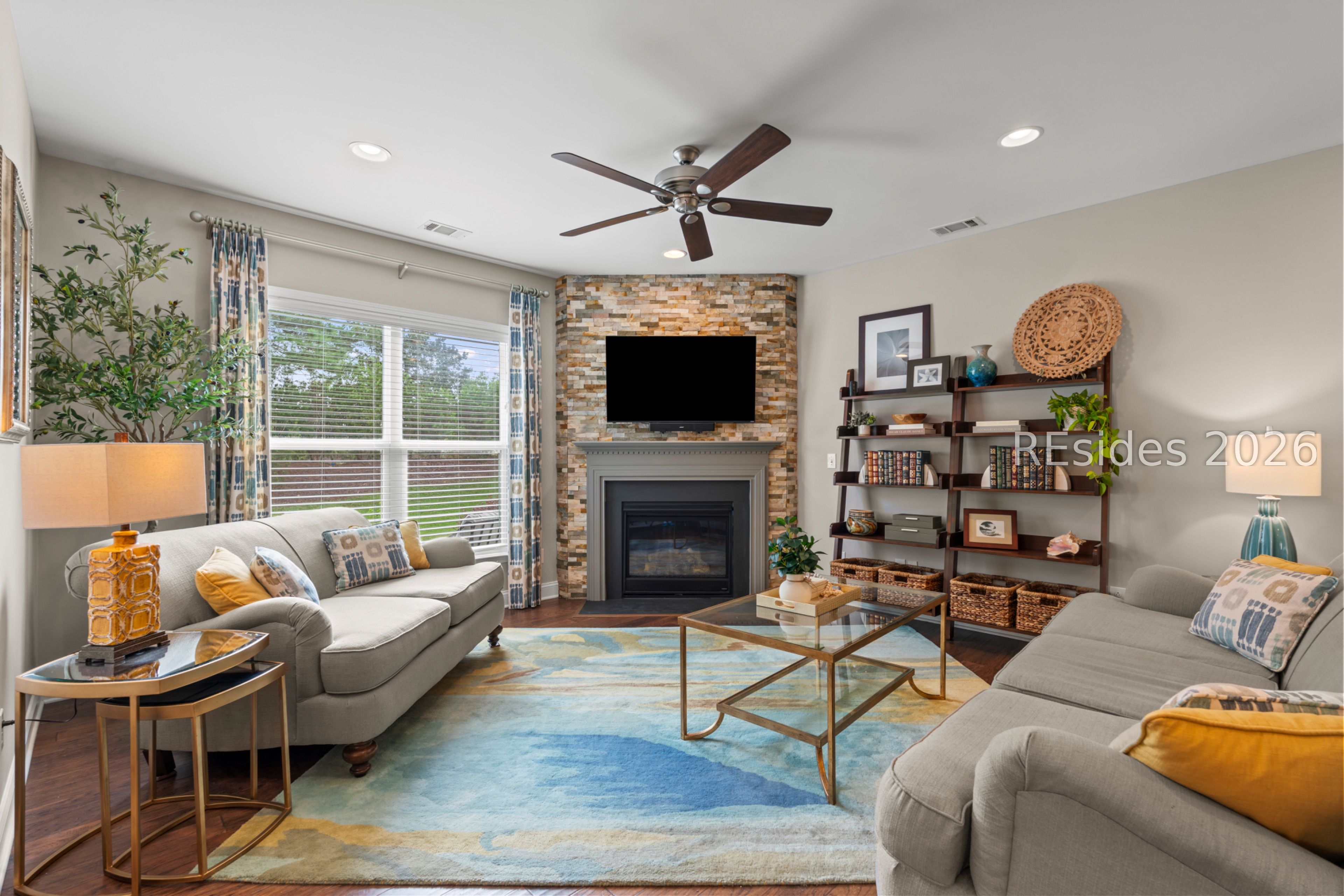 886 Promenade Lane