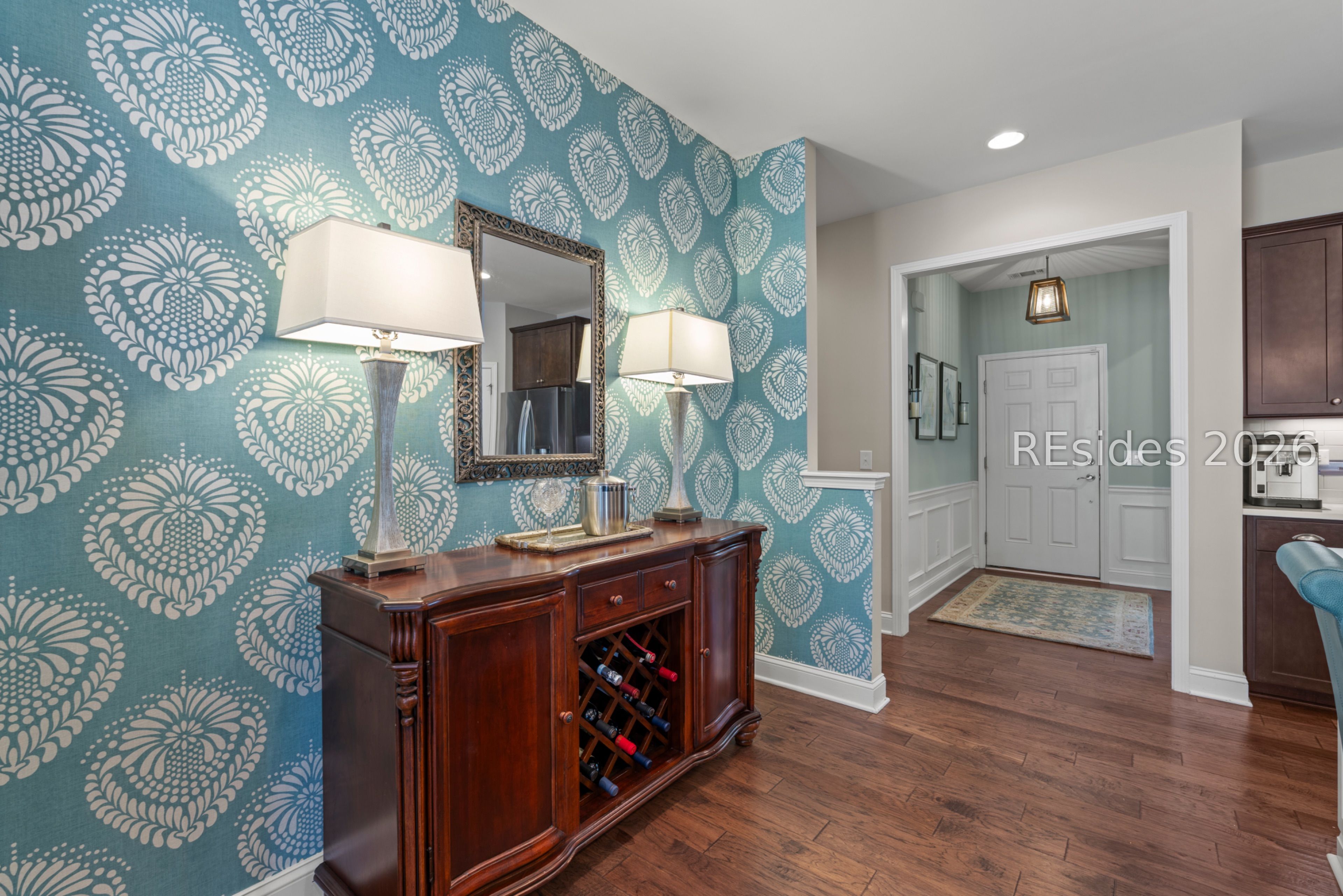 886 Promenade Lane