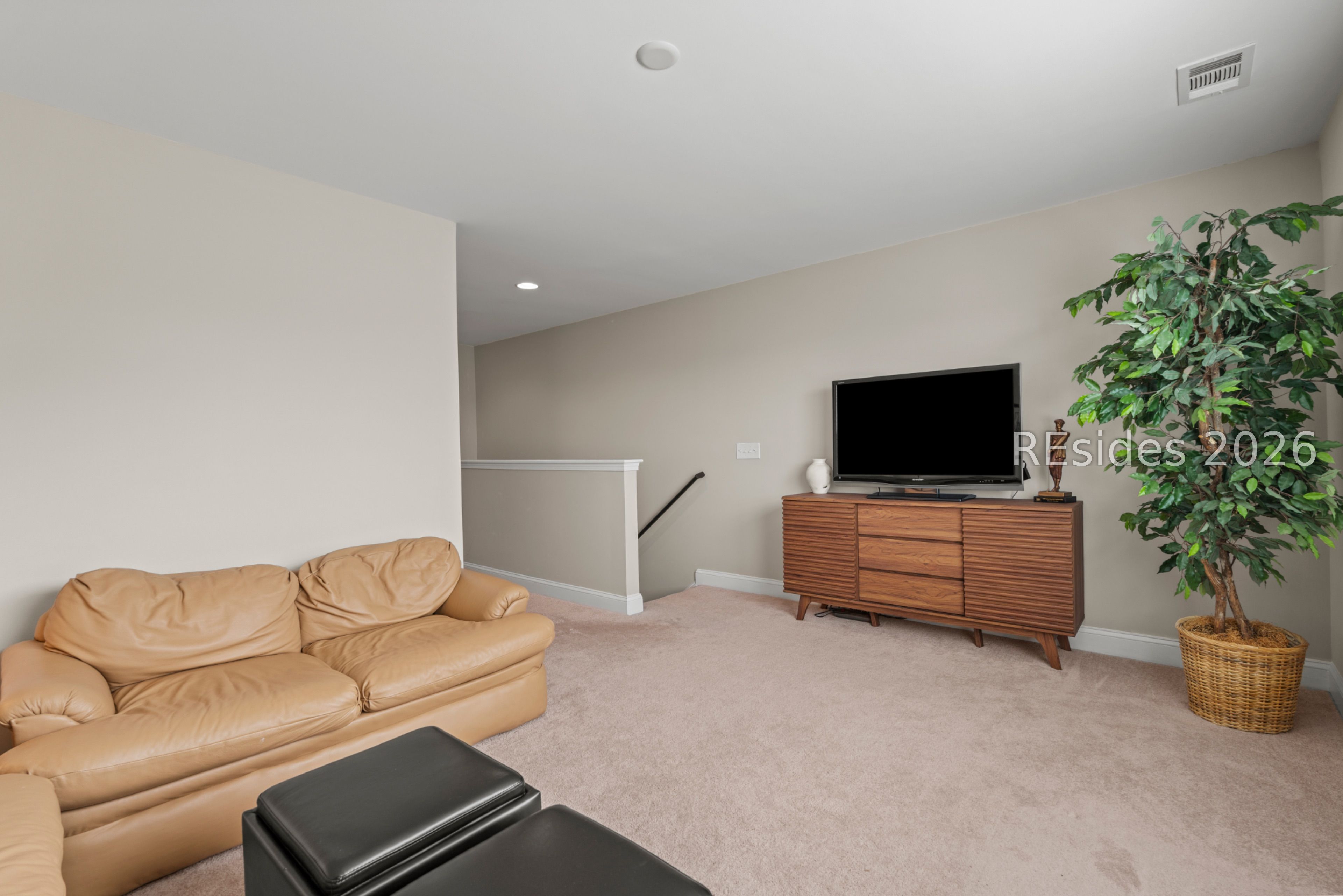 886 Promenade Lane