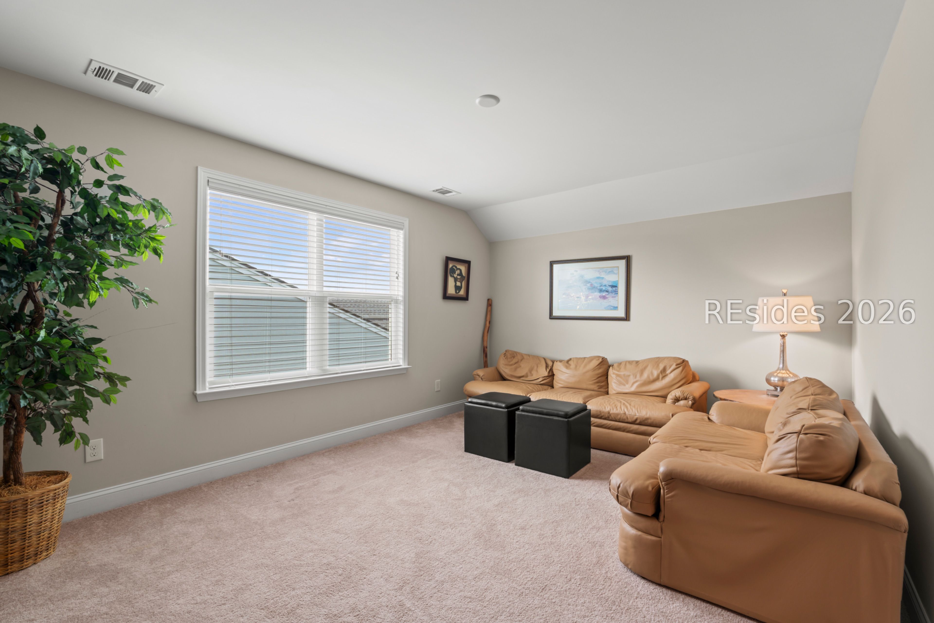 886 Promenade Lane