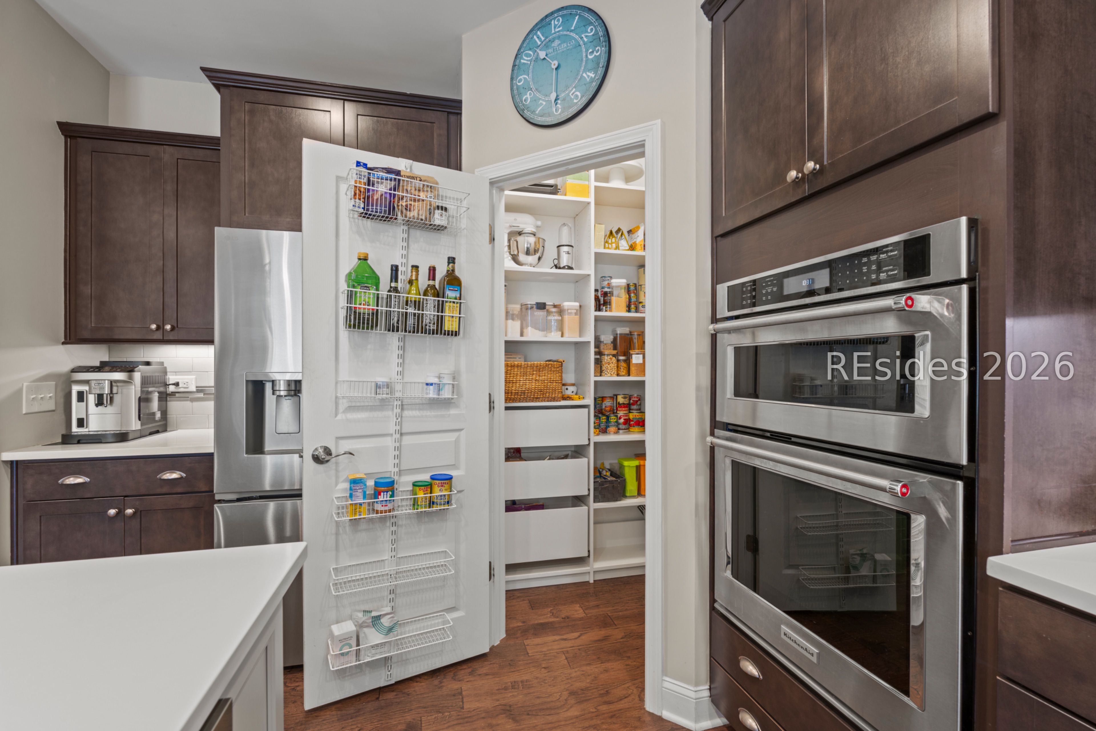 886 Promenade Lane