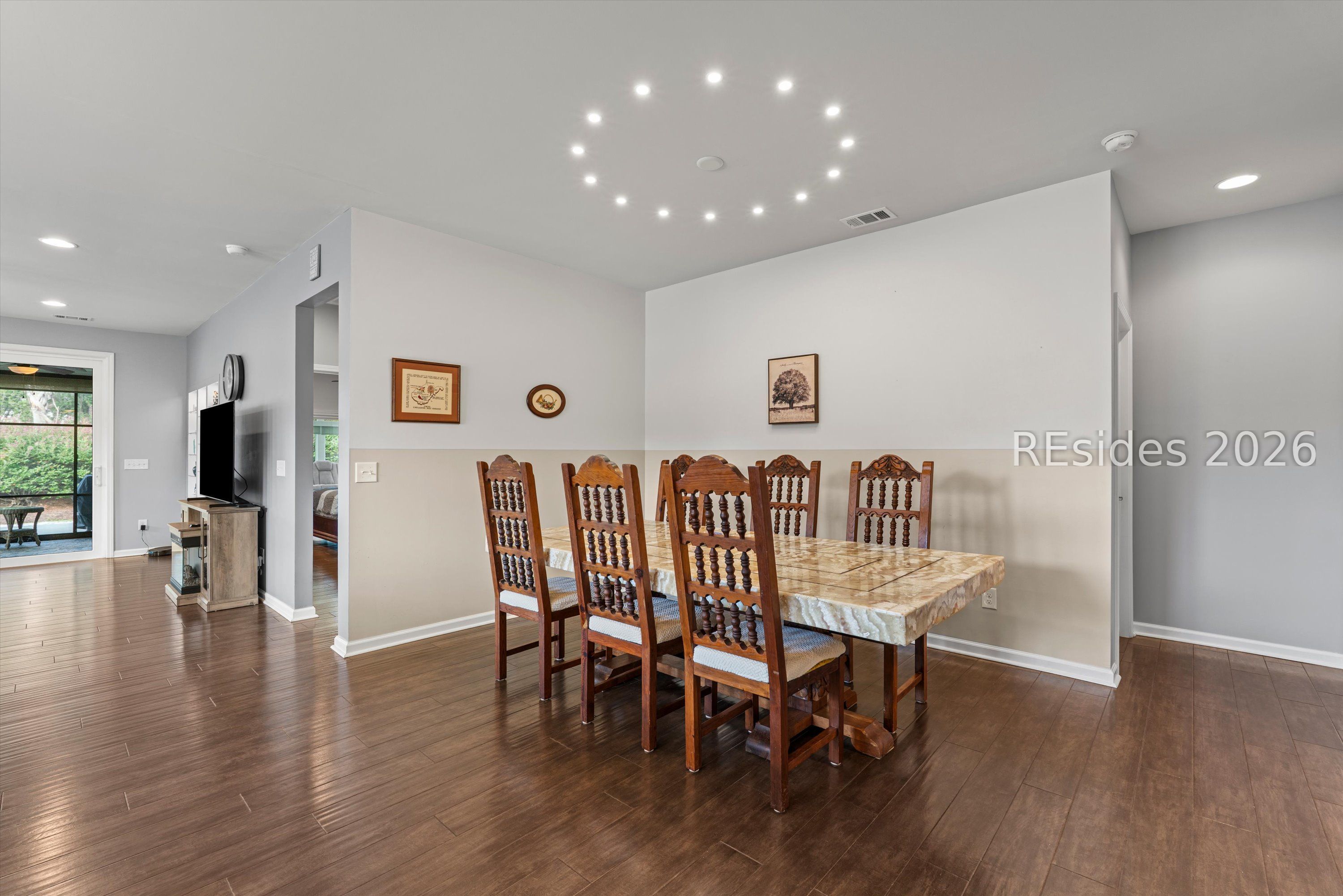 613 village green Lane