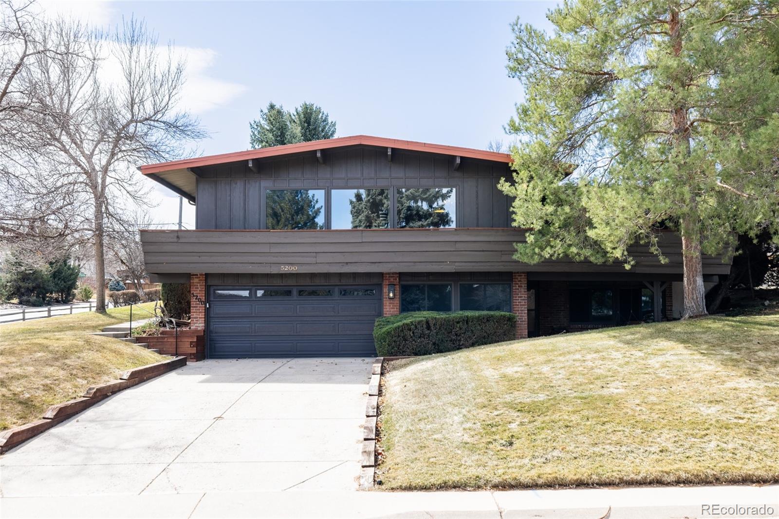 5200 W Ottawa Avenue