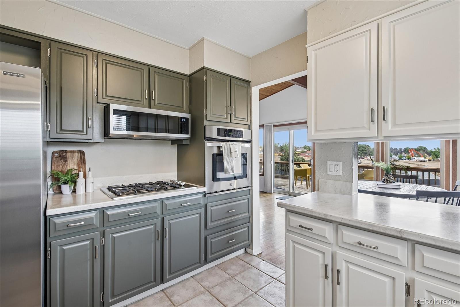 9573 E Grand Place