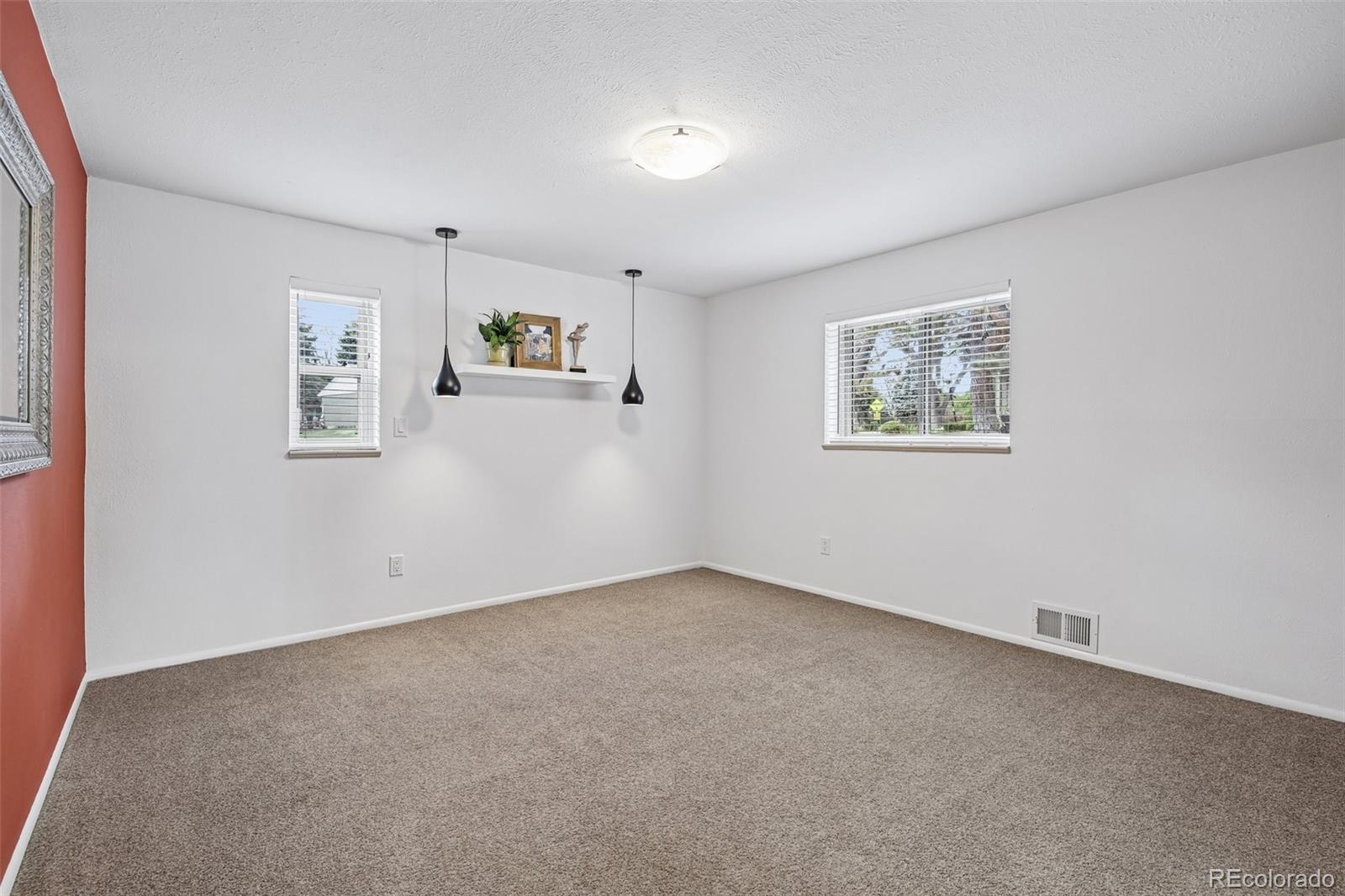 9573 E Grand Place