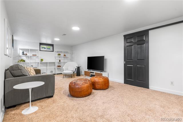 3103 W Bellewood Drive
