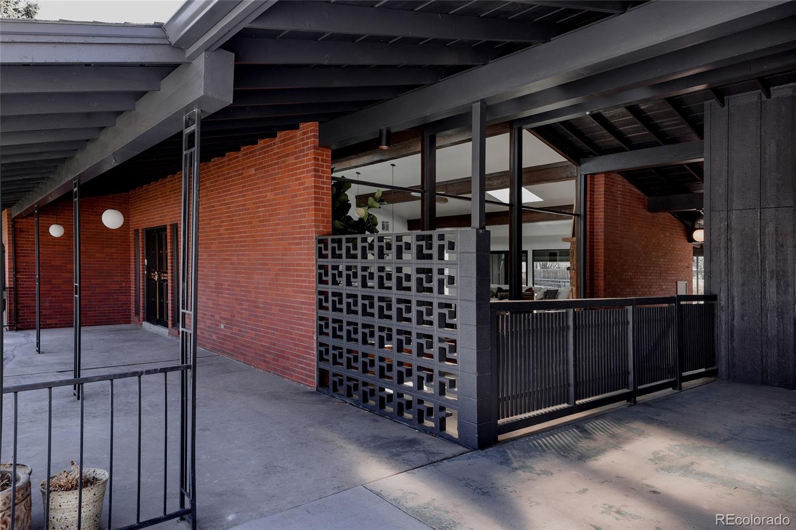 2415 Urban Street