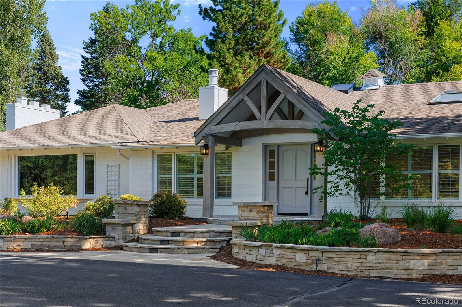 6 Village Road