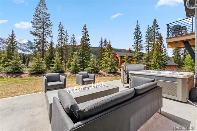 427 Whispering Pines Circle