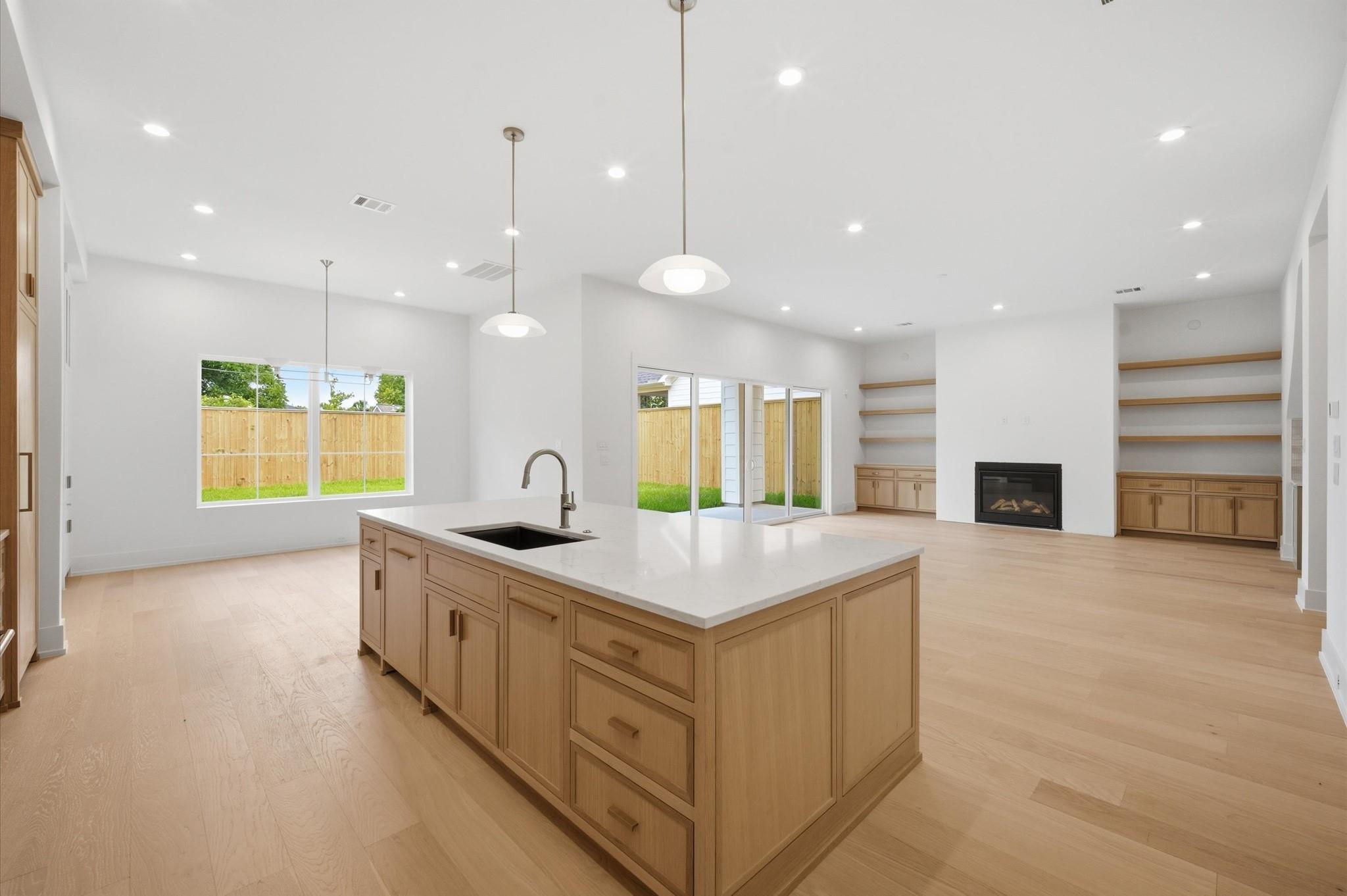 609 E 25th Street