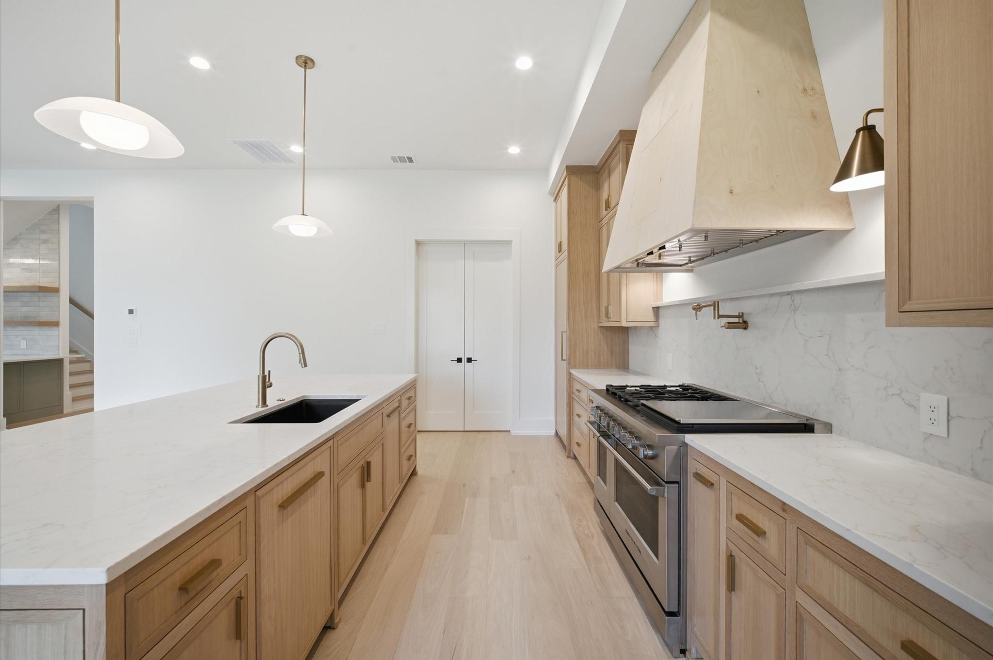 609 E 25th Street