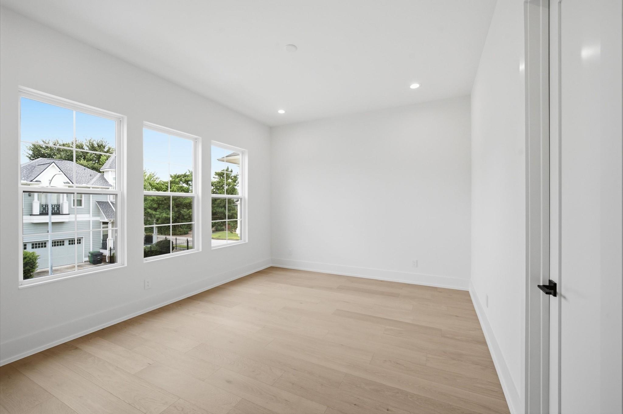 609 E 25th Street
