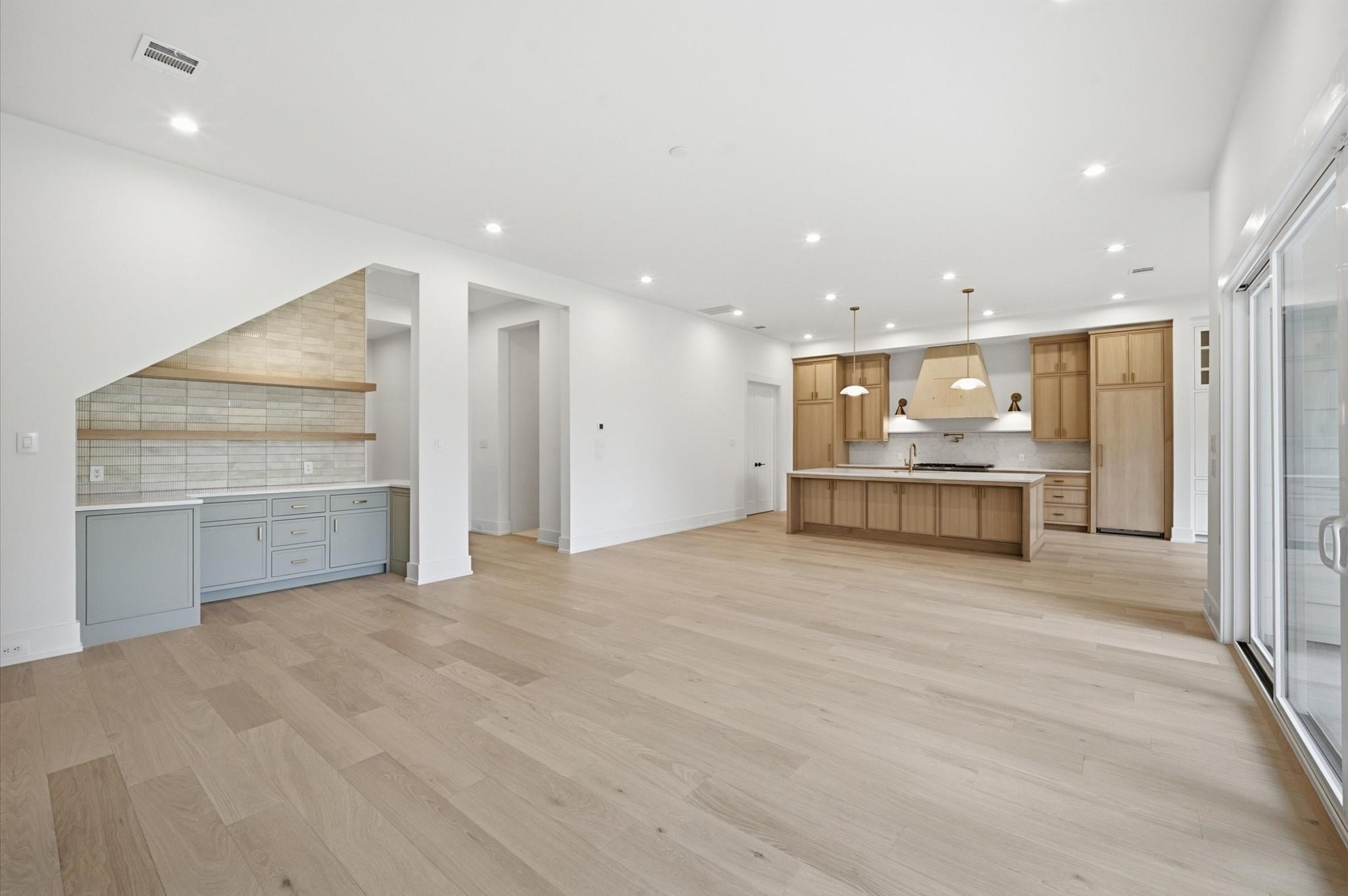 609 E 25th Street