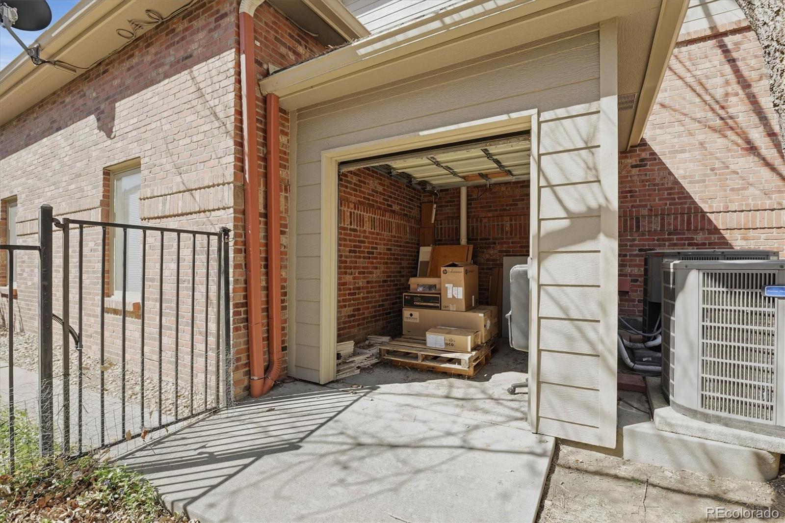 9521 E Maplewood Circle