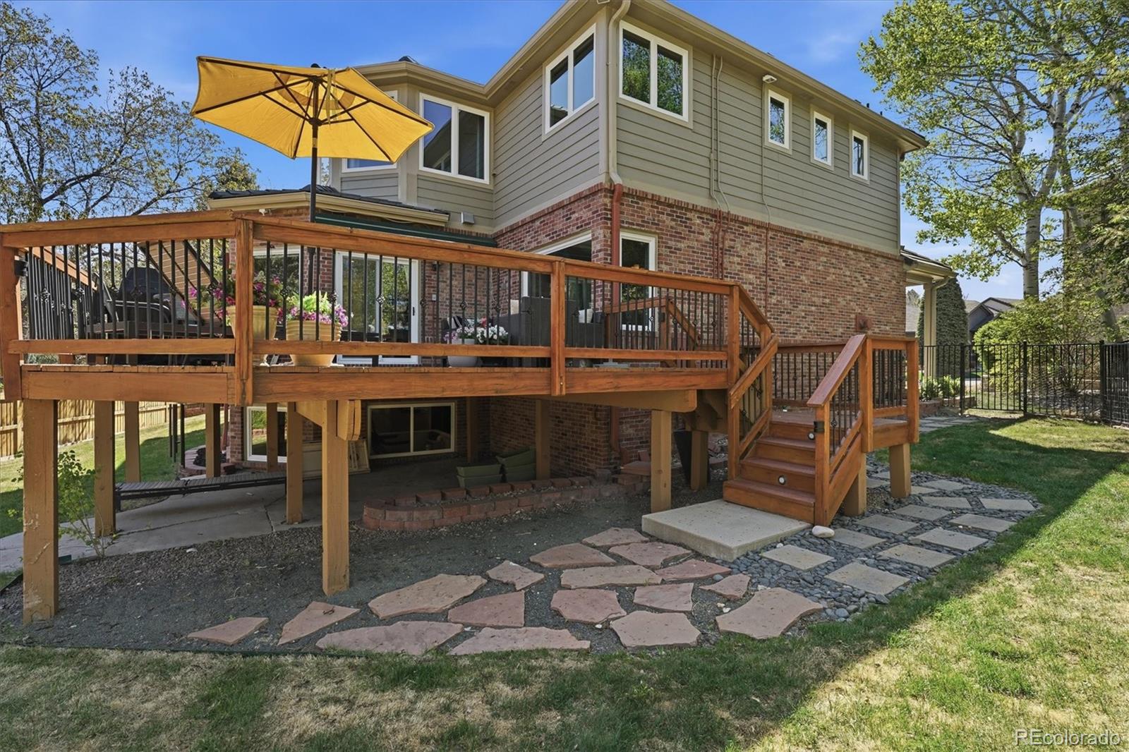 9521 E Maplewood Circle