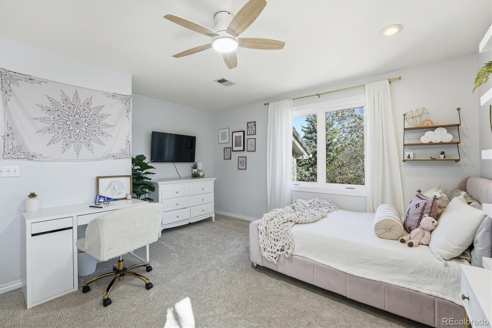 9521 E Maplewood Circle