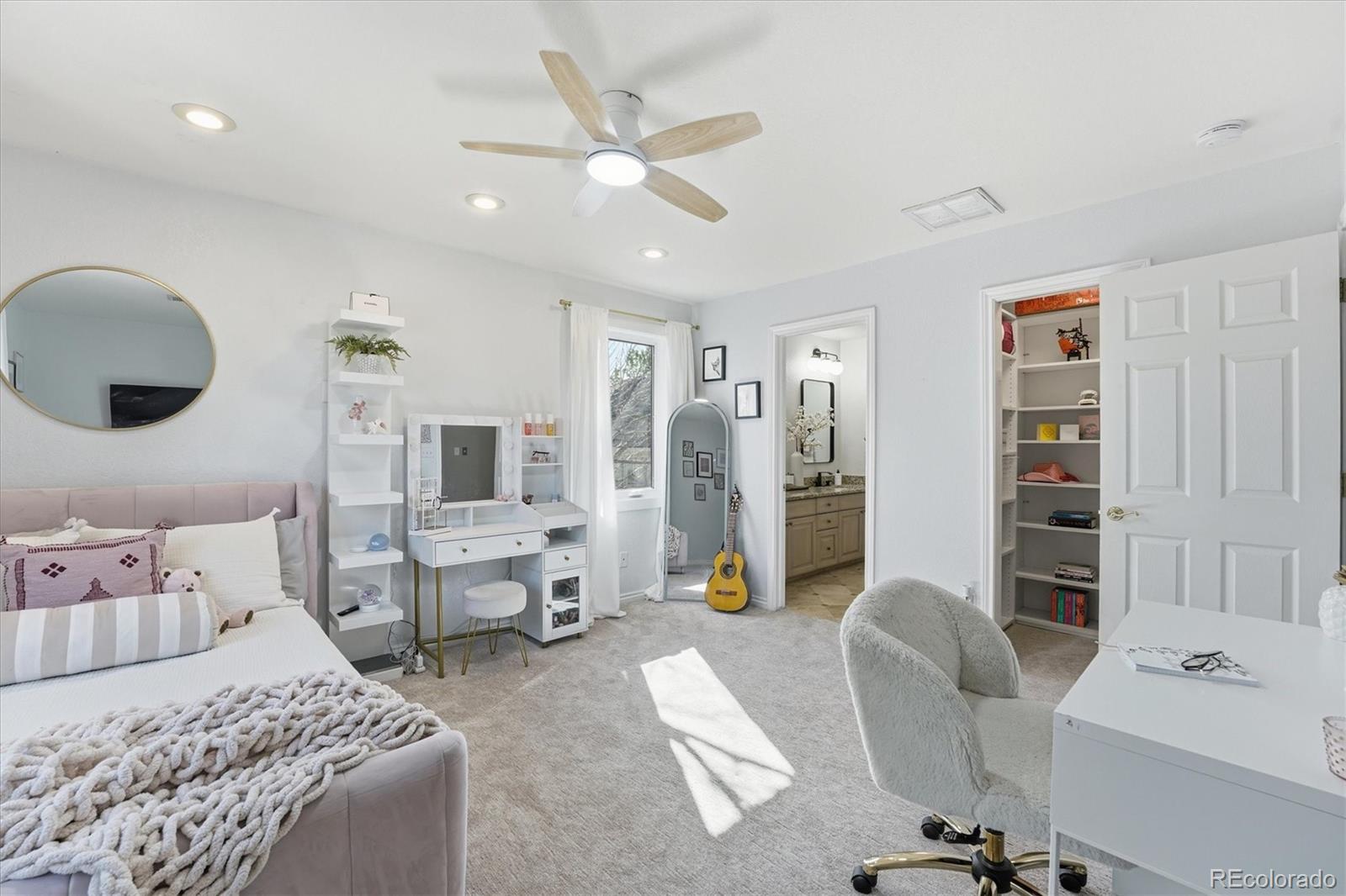 9521 E Maplewood Circle