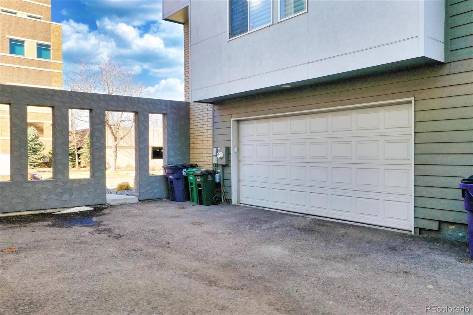 2044 N High Street