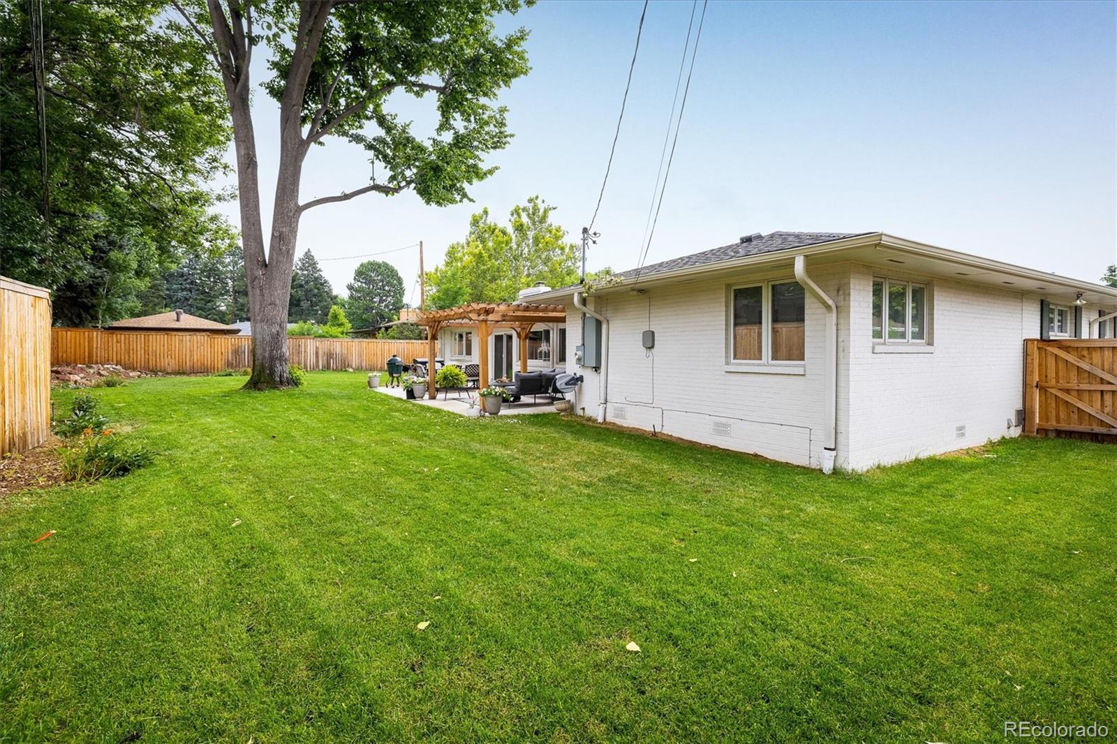2605 E Flora Place