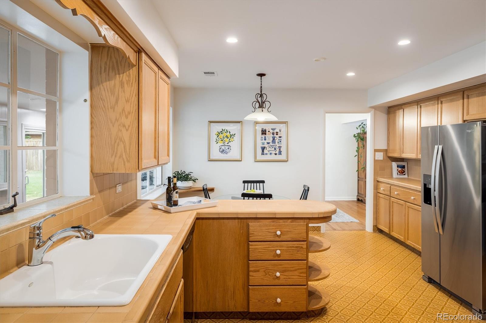 2605 E Flora Place