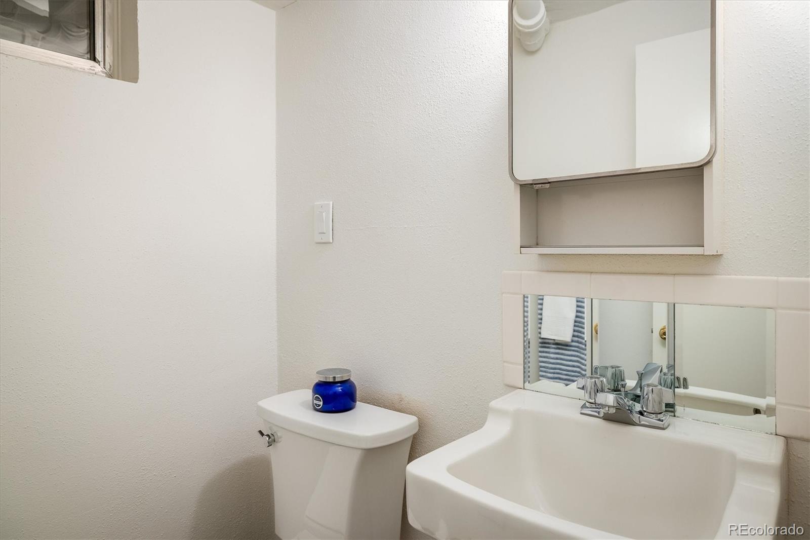 2605 E Flora Place