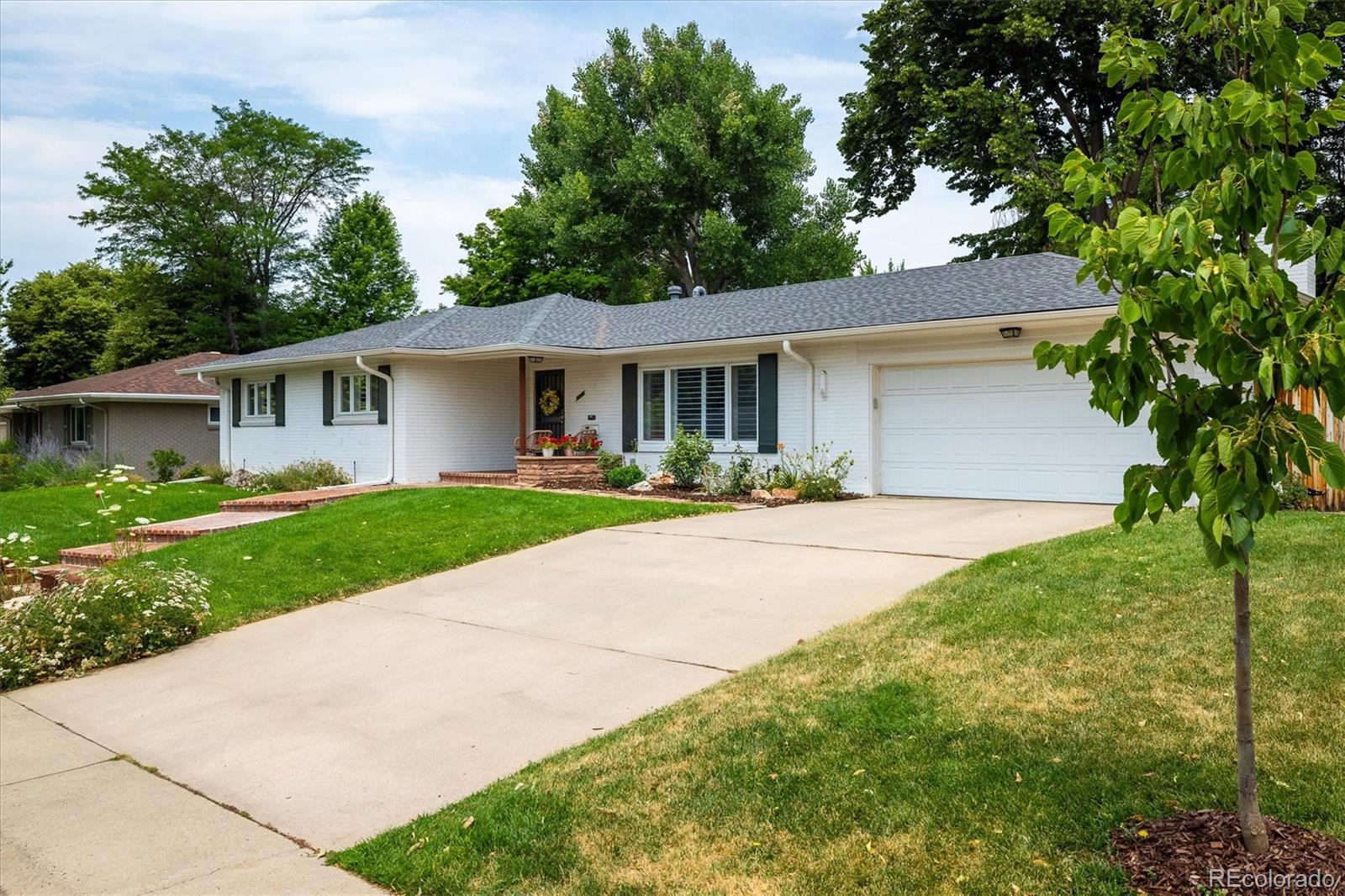 2605 E Flora Place