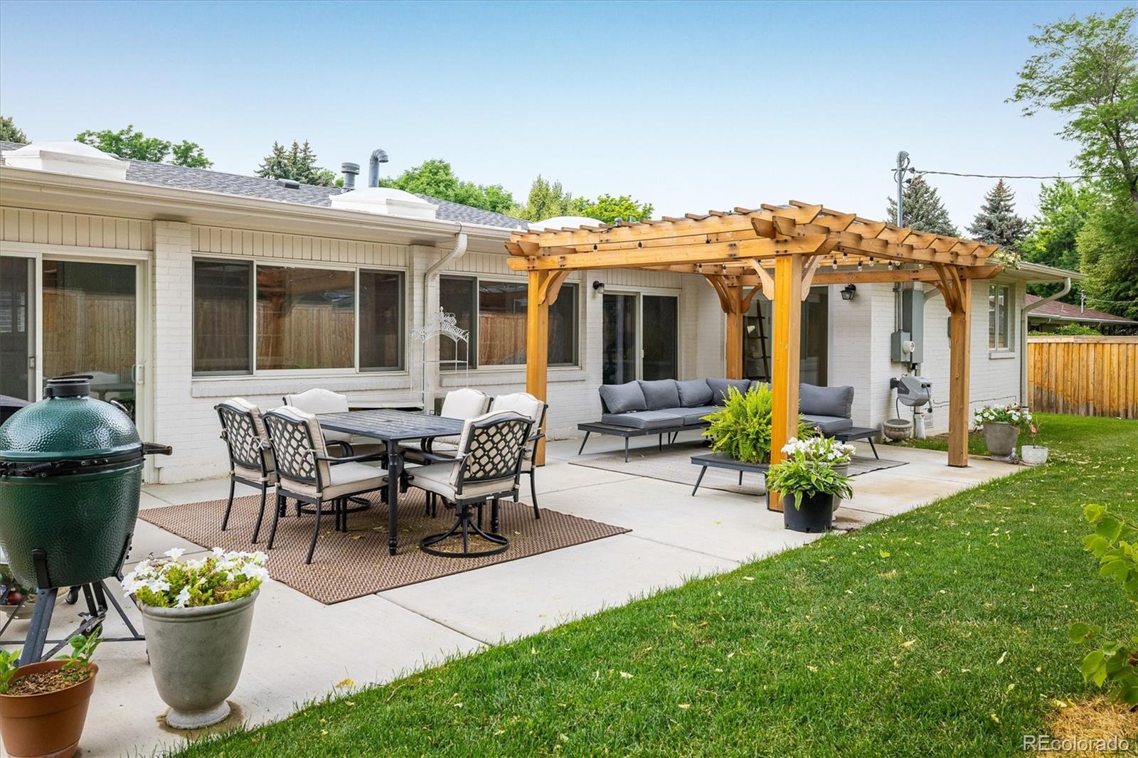 2605 E Flora Place