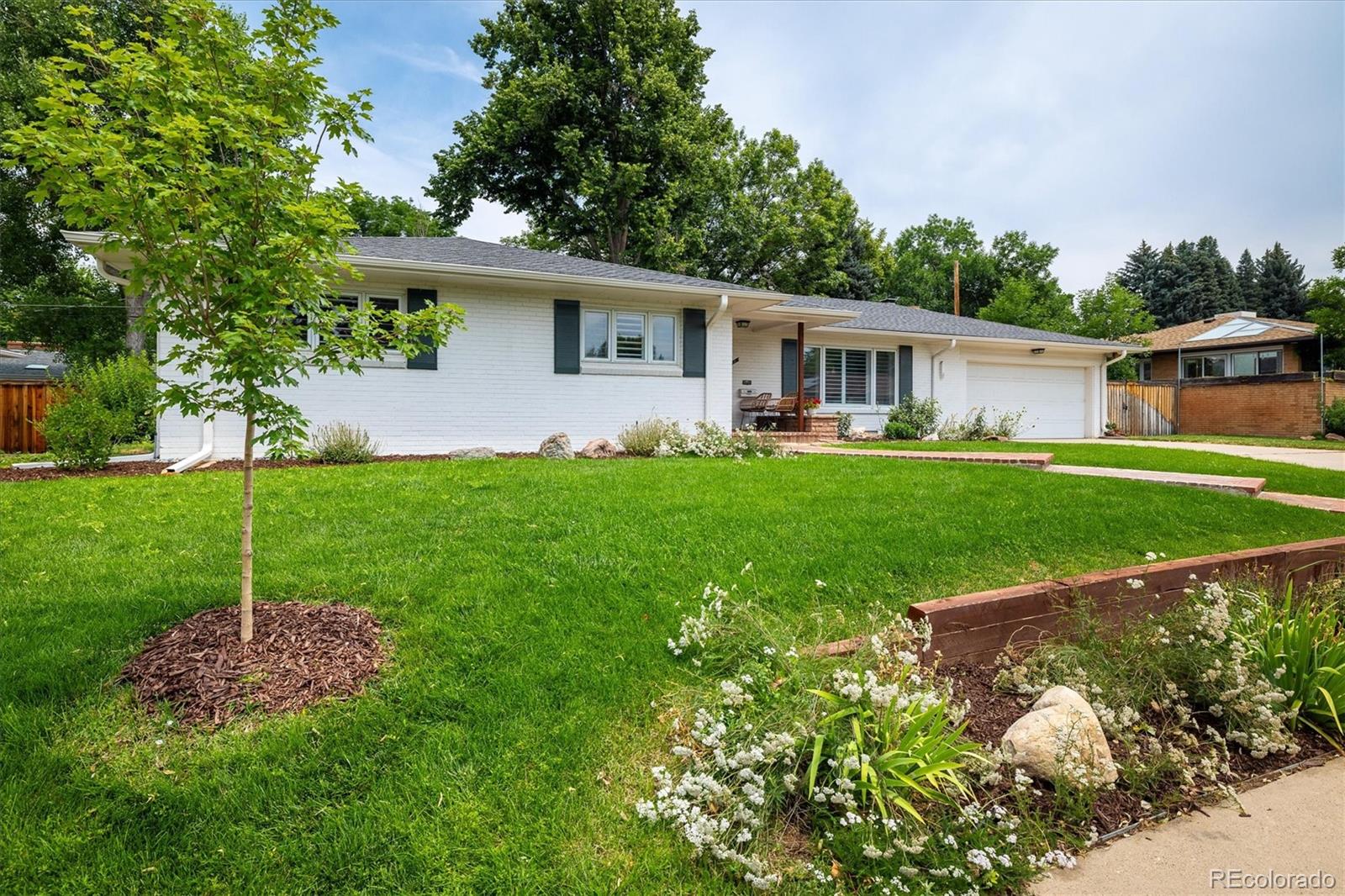 2605 E Flora Place