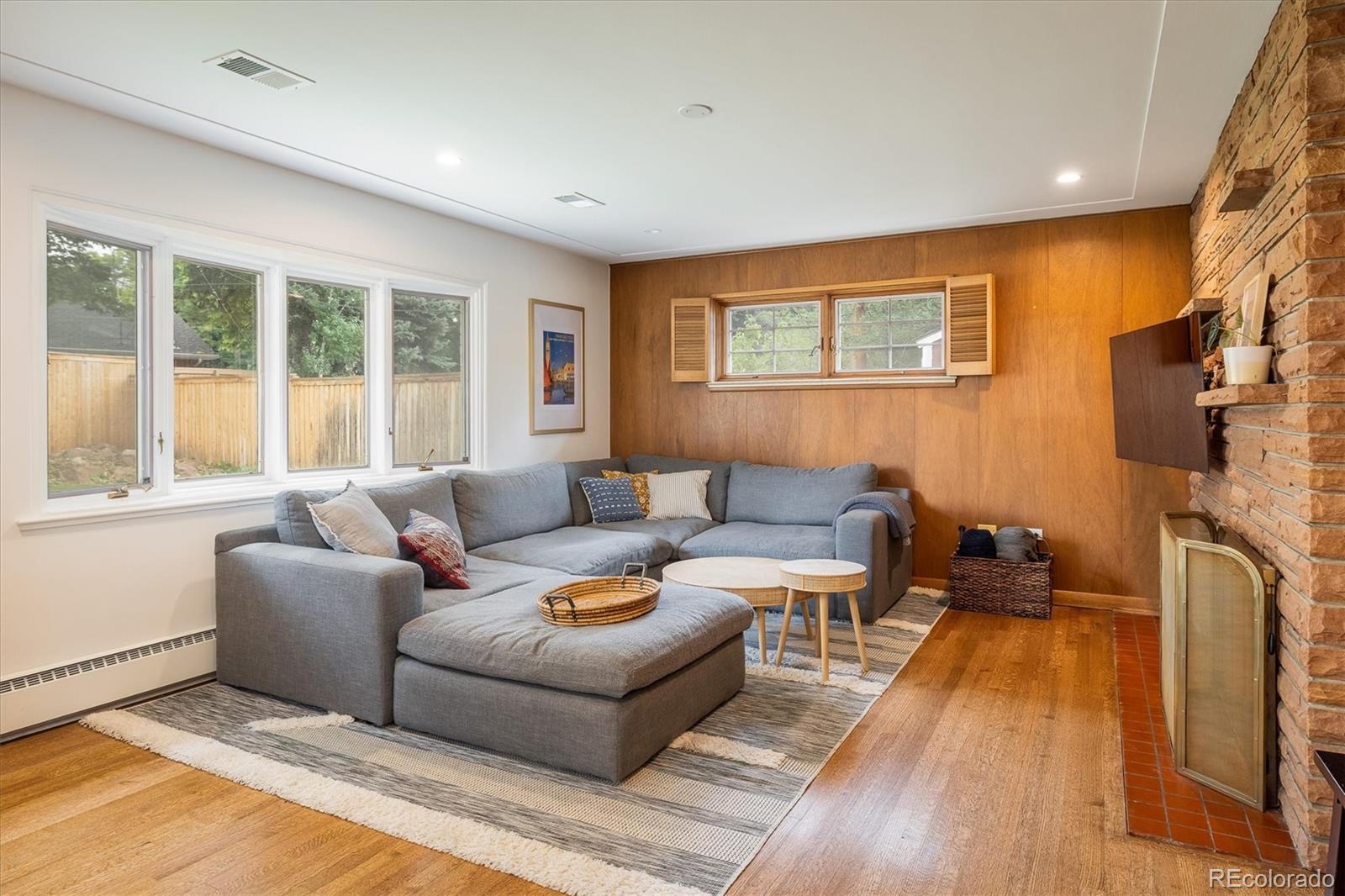 2605 E Flora Place