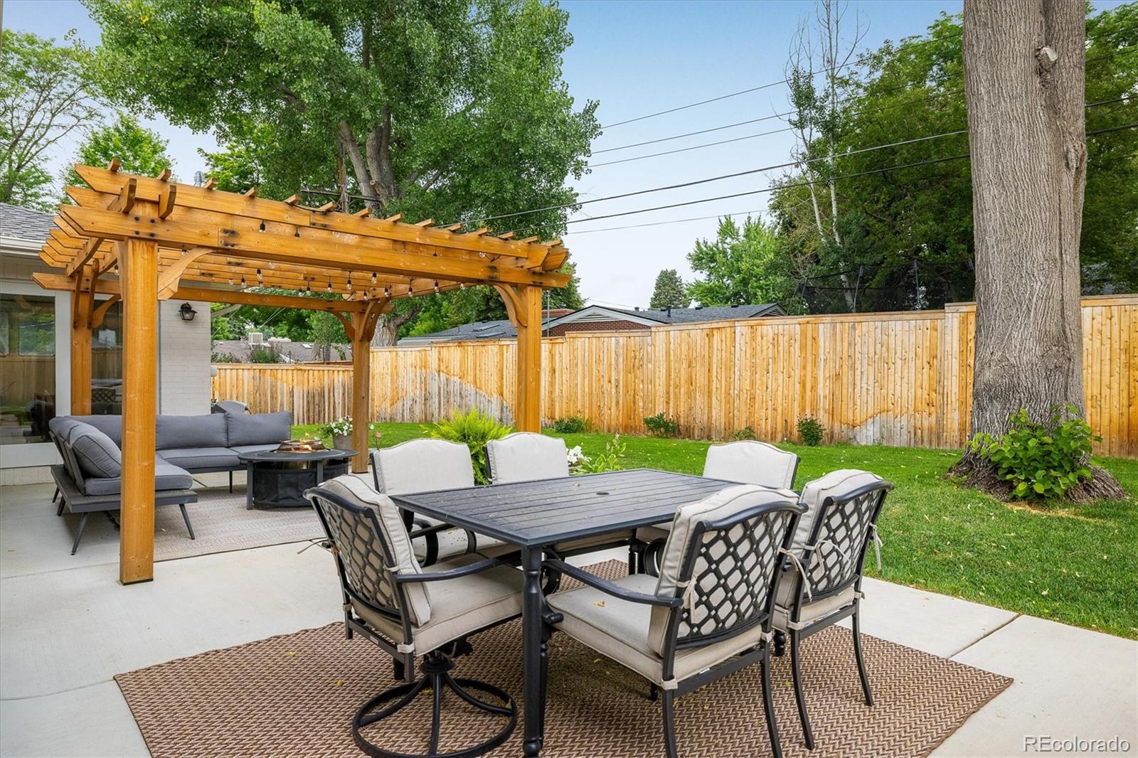 2605 E Flora Place