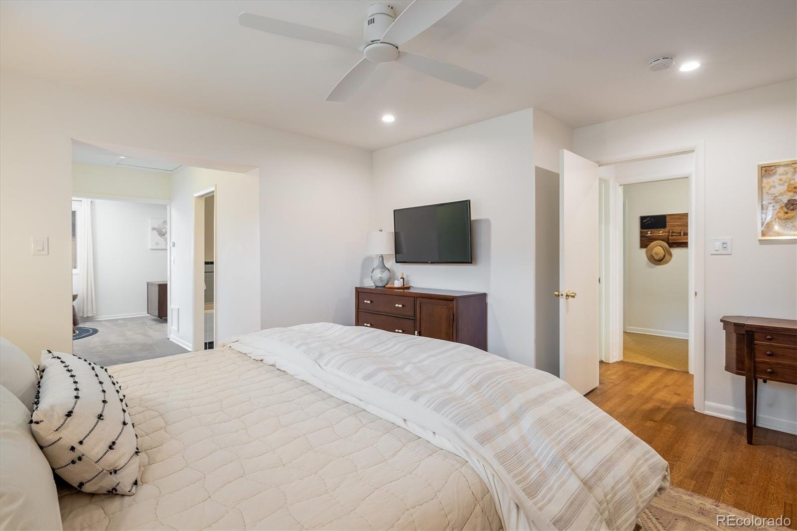 2605 E Flora Place