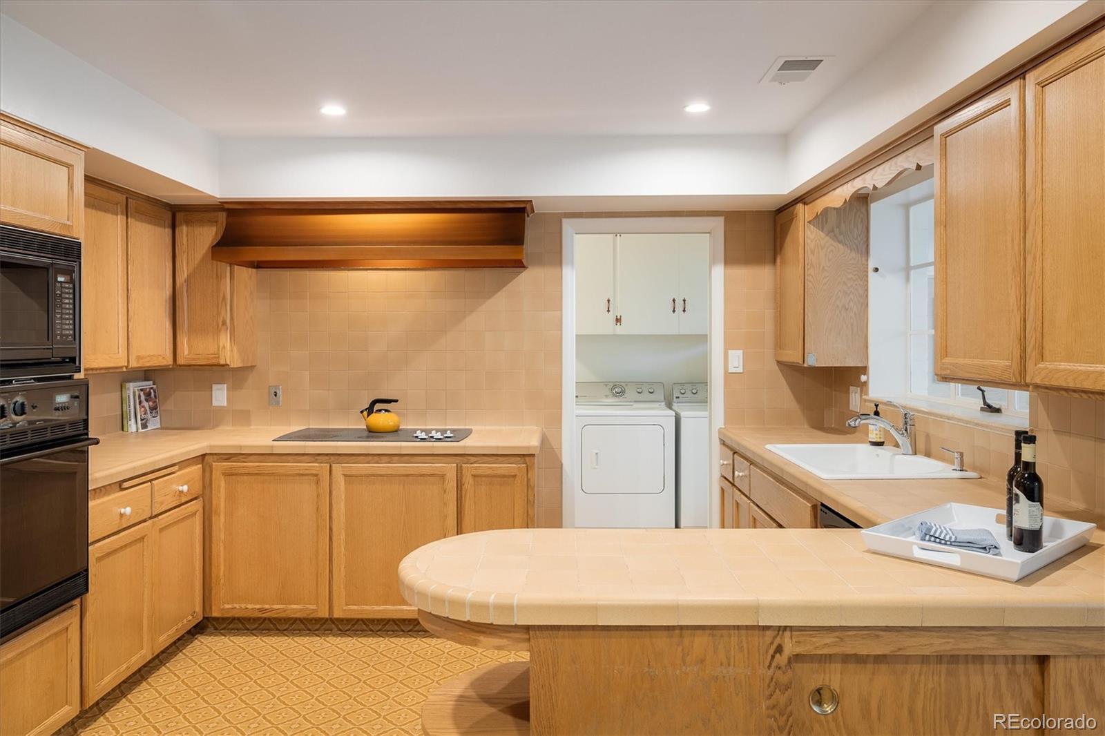 2605 E Flora Place