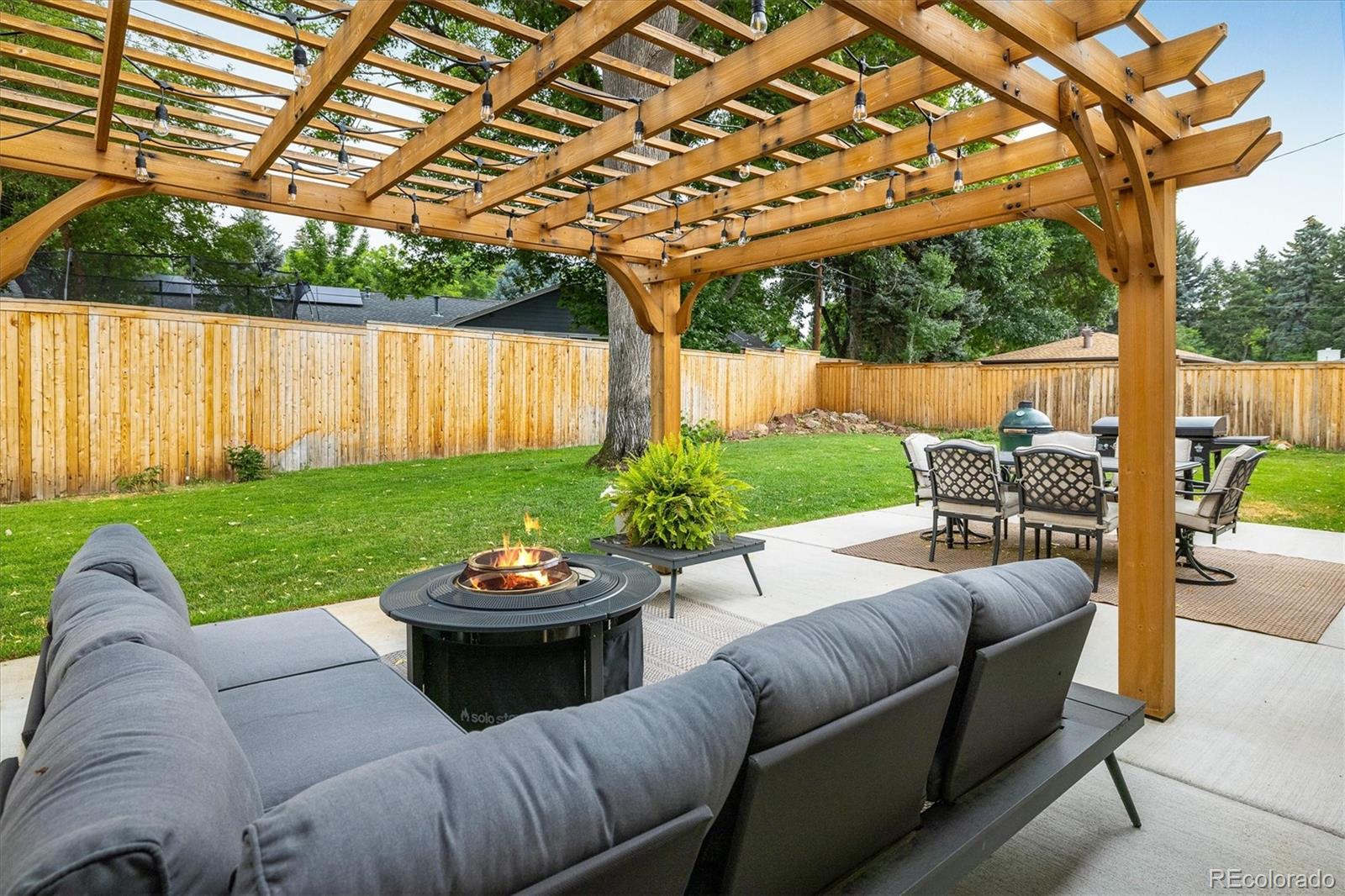 2605 E Flora Place