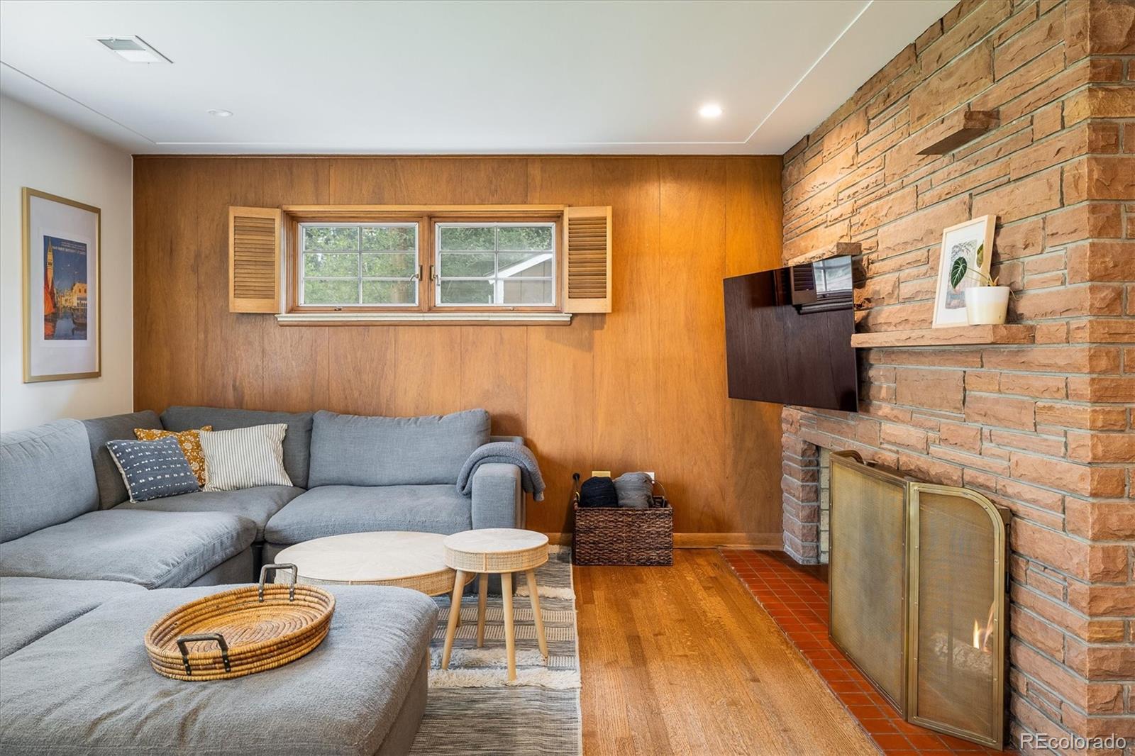 2605 E Flora Place