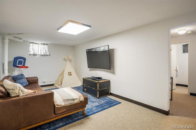 2605 E Flora Place