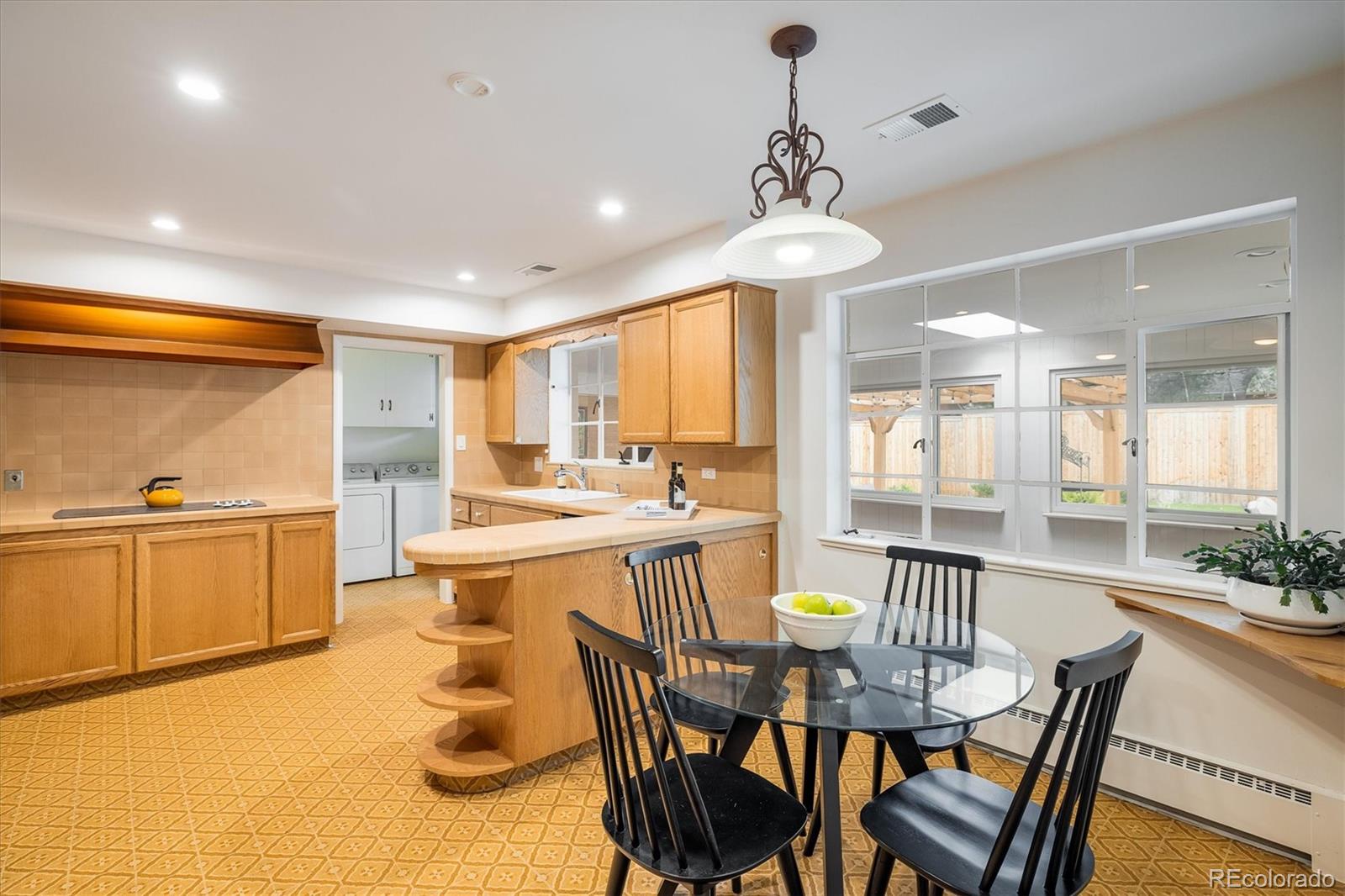 2605 E Flora Place