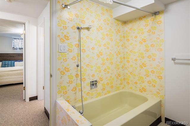 2605 E Flora Place