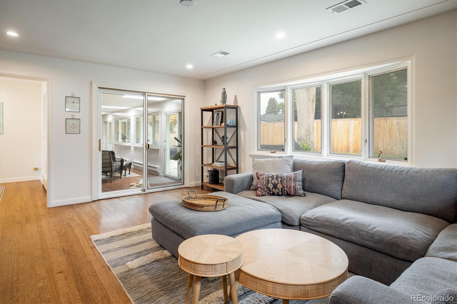 2605 E Flora Place