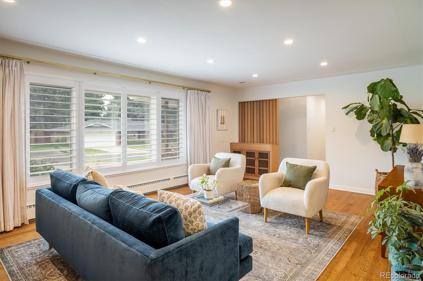 2605 E Flora Place