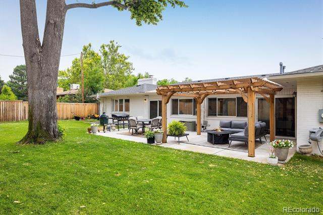 2605 E Flora Place