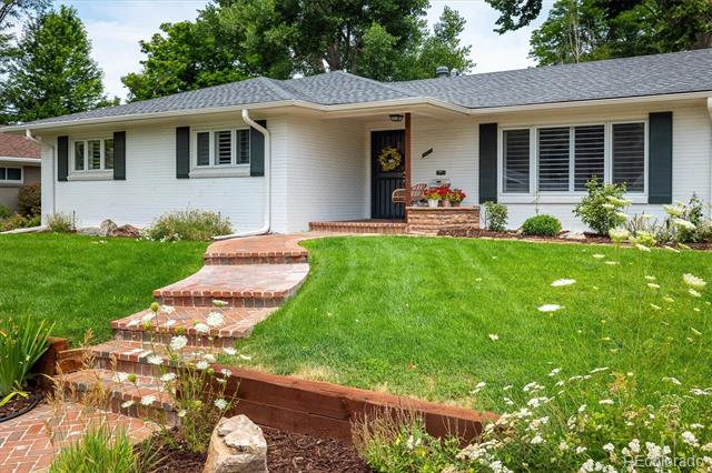 2605 E Flora Place