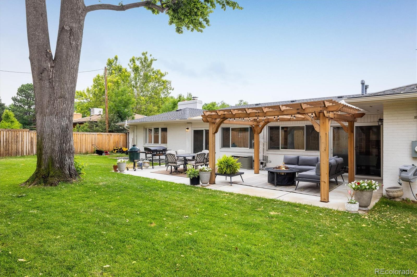 2605 E Flora Place
