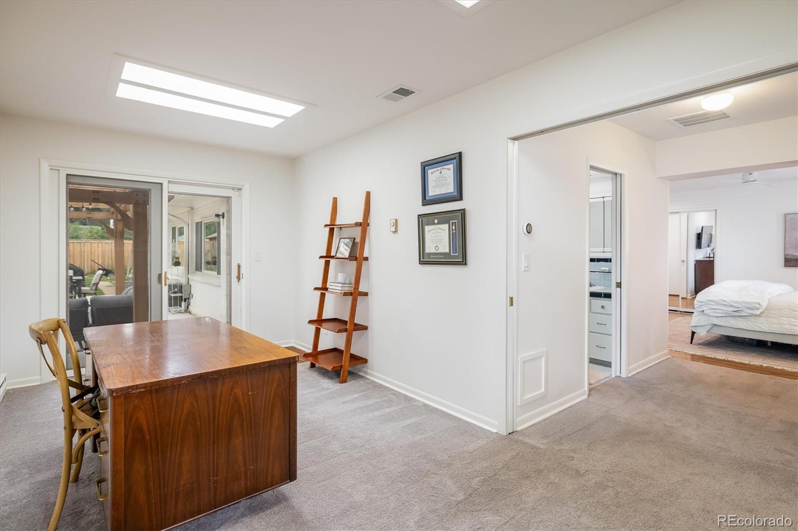 2605 E Flora Place